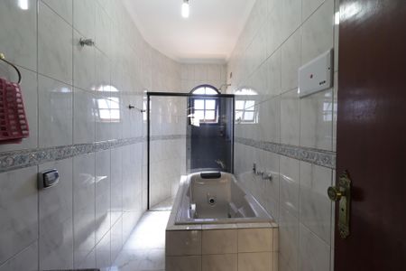 Casa à venda com 240m², 3 quartos e 4 vagasBanheiro da Suíte