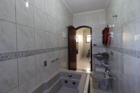 Casa à venda com 240m², 3 quartos e 4 vagasBanheiro da Suíte