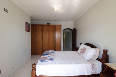 Casa à venda com 240m², 3 quartos e 4 vagasSuíte