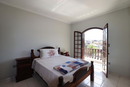 Casa à venda com 240m², 3 quartos e 4 vagasSuíte