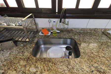 Casa à venda com 240m², 3 quartos e 4 vagasCozinha - Pia