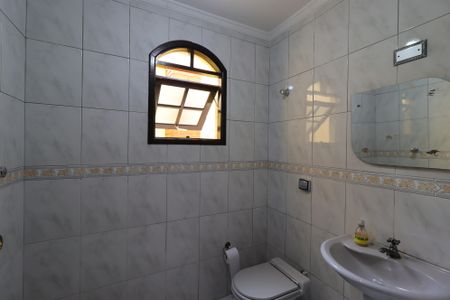 Casa à venda com 240m², 3 quartos e 4 vagasLavabo