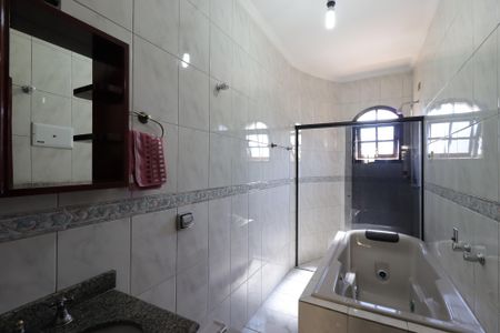 Casa à venda com 240m², 3 quartos e 4 vagasBanheiro da Suíte