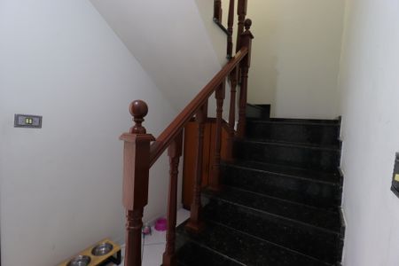 Casa à venda com 240m², 3 quartos e 4 vagasEscada