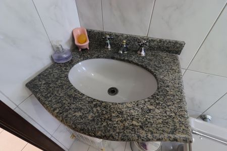 Casa à venda com 240m², 3 quartos e 4 vagasBanheiro da Suíte - Pia