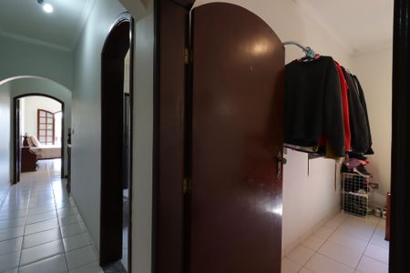 Casa à venda com 240m², 3 quartos e 4 vagasCorredor piso superior