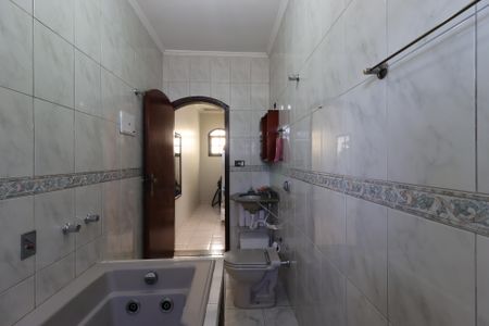 Casa à venda com 240m², 3 quartos e 4 vagasBanheiro da Suíte