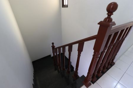 Casa à venda com 240m², 3 quartos e 4 vagasEscada