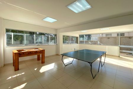 Apartamento à venda com 220m², 4 quartos e 2 vagas Apartamento à venda com 220m², 4 quartos e 2 vagasÁrea comum - Jogos