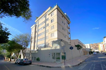 Apartamento à venda com 220m², 4 quartos e 2 vagas Apartamento à venda com 220m², 4 quartos e 2 vagasFachada