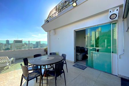 Apartamento à venda com 220m², 4 quartos e 2 vagas Apartamento à venda com 220m², 4 quartos e 2 vagasCobertura