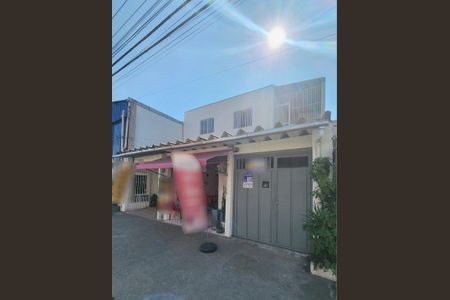 Casa à venda com 350m², 6 quartos e 1 vaga Casa à venda com 350m², 6 quartos e 1 vagaFachada
