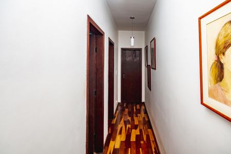 Casa à venda com 130m², 4 quartos e 2 vagas Casa à venda com 130m², 4 quartos e 2 vagasCorredor