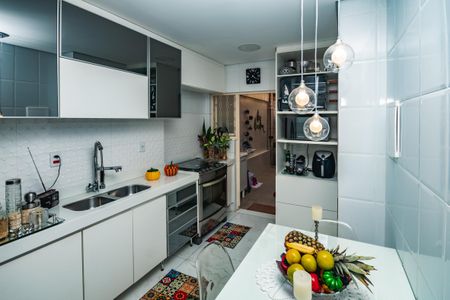 Casa à venda com 130m², 4 quartos e 2 vagas Casa à venda com 130m², 4 quartos e 2 vagasCozinha