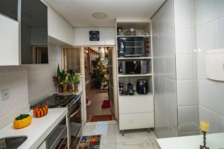 Casa à venda com 130m², 4 quartos e 2 vagas Casa à venda com 130m², 4 quartos e 2 vagasCozinha