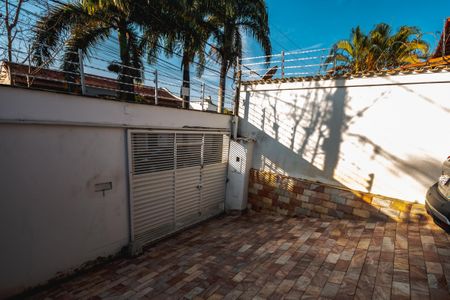 Casa à venda com 130m², 4 quartos e 2 vagas Casa à venda com 130m², 4 quartos e 2 vagasGaragem