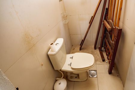 Casa à venda com 130m², 4 quartos e 2 vagas Casa à venda com 130m², 4 quartos e 2 vagasBanheiro