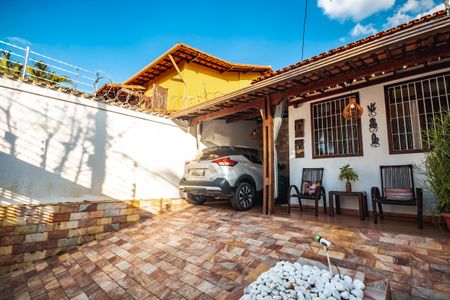 Casa à venda com 130m², 4 quartos e 2 vagas Casa à venda com 130m², 4 quartos e 2 vagasGaragem