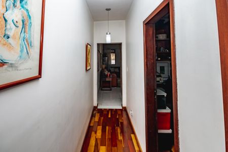 Casa à venda com 130m², 4 quartos e 2 vagas Casa à venda com 130m², 4 quartos e 2 vagasCorredor