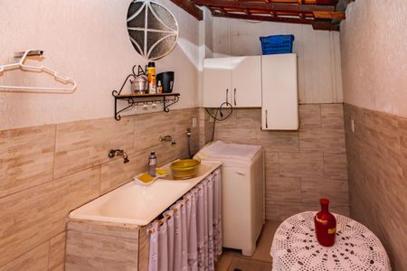 Casa à venda com 130m², 4 quartos e 2 vagas Casa à venda com 130m², 4 quartos e 2 vagasLavanderia