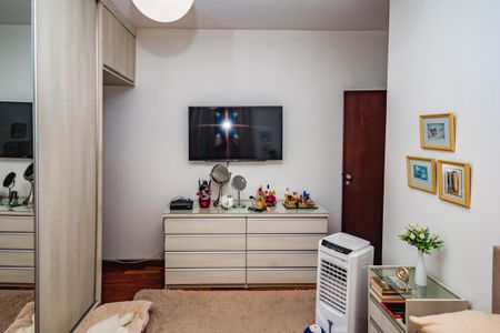 Casa à venda com 130m², 4 quartos e 2 vagas Casa à venda com 130m², 4 quartos e 2 vagasQuarto 1