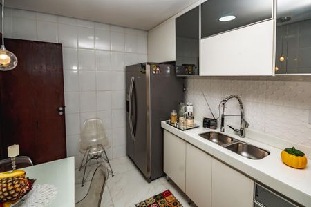 Casa à venda com 130m², 4 quartos e 2 vagas Casa à venda com 130m², 4 quartos e 2 vagasCozinha