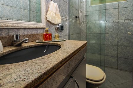 Casa à venda com 130m², 4 quartos e 2 vagas Casa à venda com 130m², 4 quartos e 2 vagasBanheiro Social