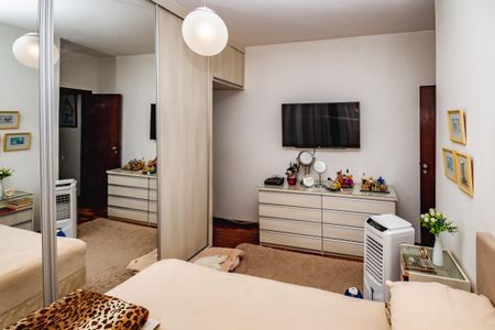 Casa à venda com 130m², 4 quartos e 2 vagas Casa à venda com 130m², 4 quartos e 2 vagasQuarto 1