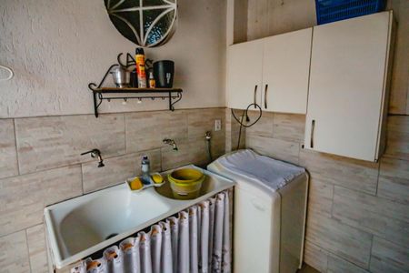 Casa à venda com 130m², 4 quartos e 2 vagas Casa à venda com 130m², 4 quartos e 2 vagasLavanderia