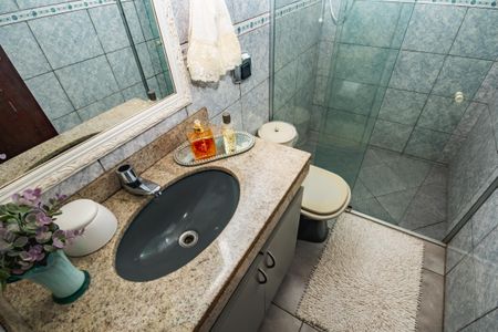 Casa à venda com 130m², 4 quartos e 2 vagas Casa à venda com 130m², 4 quartos e 2 vagasBanheiro Social