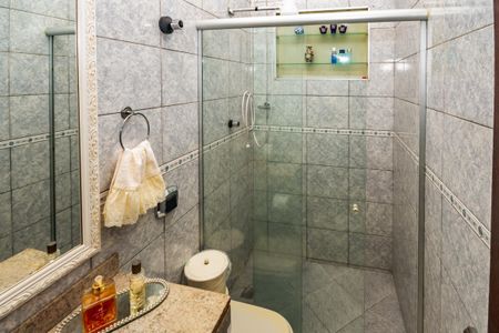 Casa à venda com 130m², 4 quartos e 2 vagas Casa à venda com 130m², 4 quartos e 2 vagasBanheiro Social