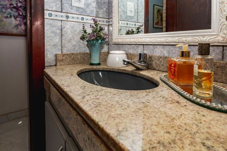 Casa à venda com 130m², 4 quartos e 2 vagas Casa à venda com 130m², 4 quartos e 2 vagasBanheiro Social