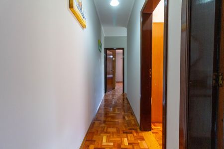 Casa à venda com 168m², 3 quartos e 2 vagas Casa à venda com 168m², 3 quartos e 2 vagasCorredor