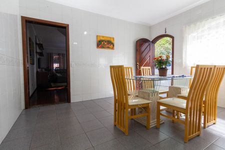 Casa à venda com 168m², 3 quartos e 2 vagas Casa à venda com 168m², 3 quartos e 2 vagasCozinha