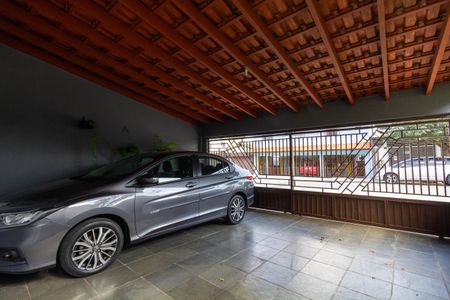 Casa à venda com 168m², 3 quartos e 2 vagas Casa à venda com 168m², 3 quartos e 2 vagasGaragem