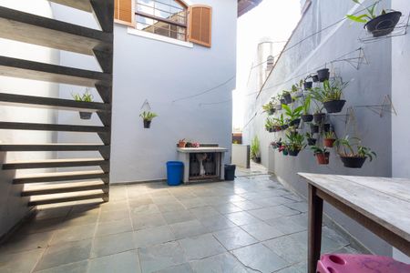 Casa à venda com 168m², 3 quartos e 2 vagas Casa à venda com 168m², 3 quartos e 2 vagasQuintal e Área de Serviço