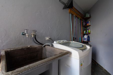 Casa à venda com 168m², 3 quartos e 2 vagas Casa à venda com 168m², 3 quartos e 2 vagasQuintal e Área de Serviço