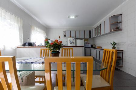 Casa à venda com 168m², 3 quartos e 2 vagas Casa à venda com 168m², 3 quartos e 2 vagasCozinha