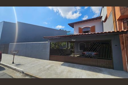 Casa à venda com 168m², 3 quartos e 2 vagas Casa à venda com 168m², 3 quartos e 2 vagasFachada