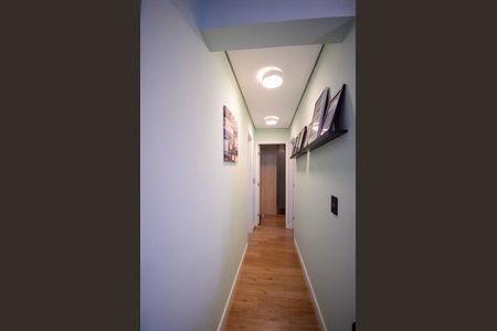 Apartamento à venda com 52m², 2 quartos e 2 vagas Apartamento à venda com 52m², 2 quartos e 2 vagasCorredor de acesso aos quartos
