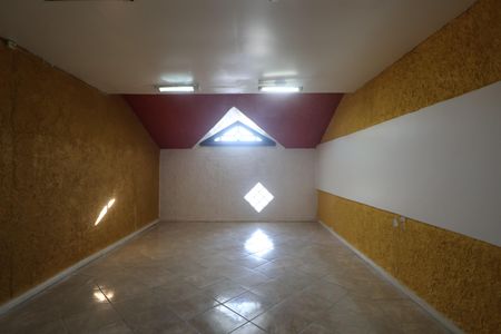 Casa para alugar com 300m², 4 quartos e 3 vagasEspaço Diversos