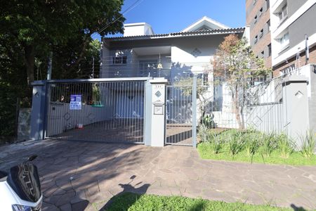 Casa para alugar com 300m², 4 quartos e 3 vagasFachada