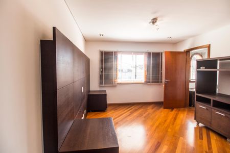 Casa de condomínio à venda com 1450m², 5 quartos e 3 vagas Casa de condomínio à venda com 1450m², 5 quartos e 3 vagasSuíte 4