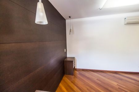 Casa de condomínio à venda com 1450m², 5 quartos e 3 vagas Casa de condomínio à venda com 1450m², 5 quartos e 3 vagasSuíte 5