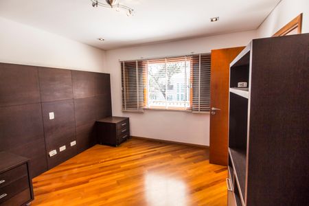 Casa de condomínio à venda com 1450m², 5 quartos e 3 vagas Casa de condomínio à venda com 1450m², 5 quartos e 3 vagasSuíte 4