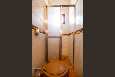 Casa de condomínio à venda com 1450m², 5 quartos e 3 vagas Casa de condomínio à venda com 1450m², 5 quartos e 3 vagasBanheiro de serviço
