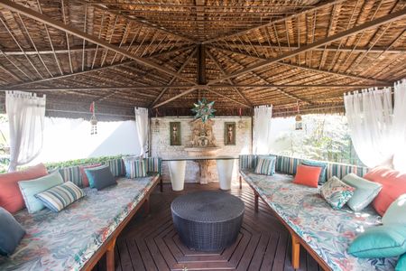 Casa de condomínio à venda com 1450m², 5 quartos e 3 vagas Casa de condomínio à venda com 1450m², 5 quartos e 3 vagasQuintal