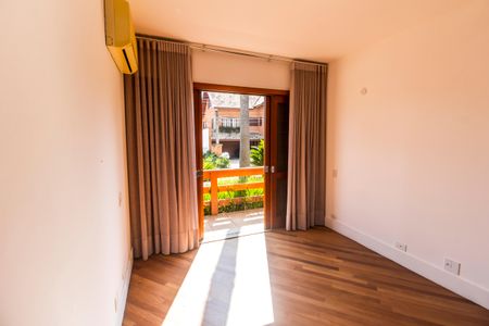 Casa de condomínio à venda com 1450m², 5 quartos e 3 vagas Casa de condomínio à venda com 1450m², 5 quartos e 3 vagasSuíte 3