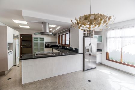 Casa de condomínio à venda com 1450m², 5 quartos e 3 vagas Casa de condomínio à venda com 1450m², 5 quartos e 3 vagasCozinha