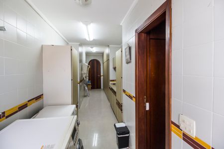 Casa de condomínio à venda com 1450m², 5 quartos e 3 vagas Casa de condomínio à venda com 1450m², 5 quartos e 3 vagasÁrea de Serviço